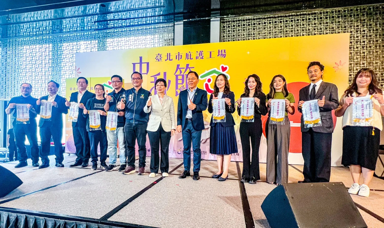 萬通人力挺身障就業，參與行銷北市庇護工場秋節產品